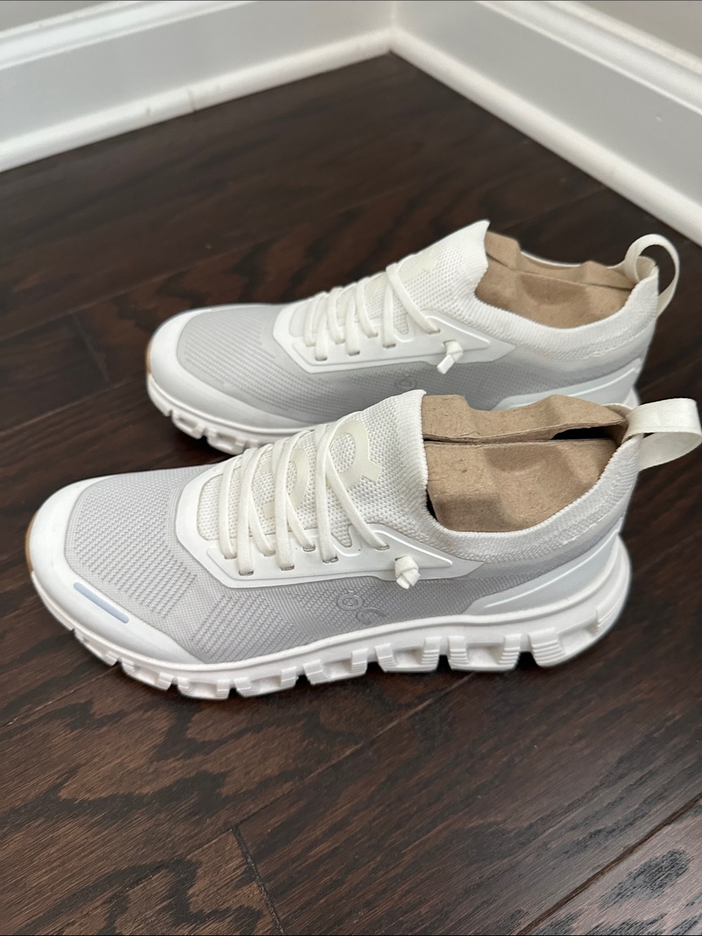 Lightweight White Athletic Knit Sneakers for Women